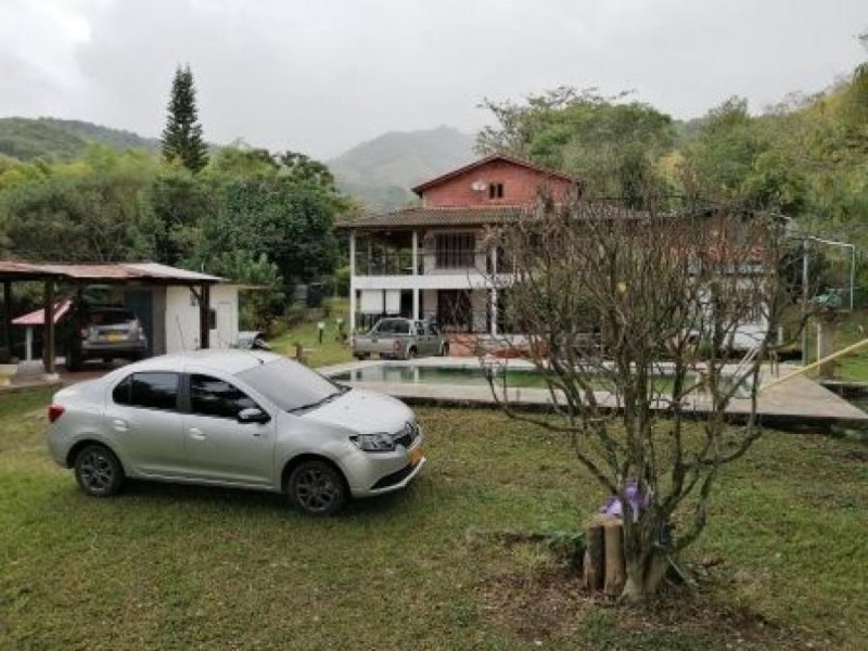 Casa en Venta en la buitrera Palmira, Valle del Cauca