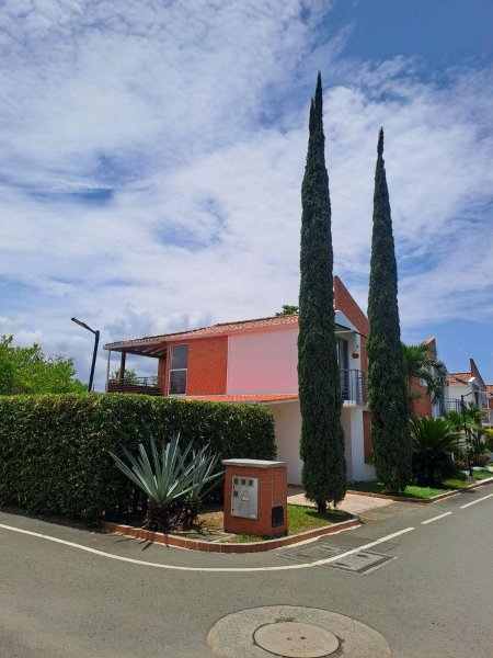 Casa en Arriendo en Condominio Tangelos de Verde Alfaguara Jamundí, Valle del Cauca