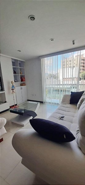 EN VENTA HERMOSO APARTAMENTO CON 3 PARQUEDEROS Y BODEGA SECTOR MORASURCO 