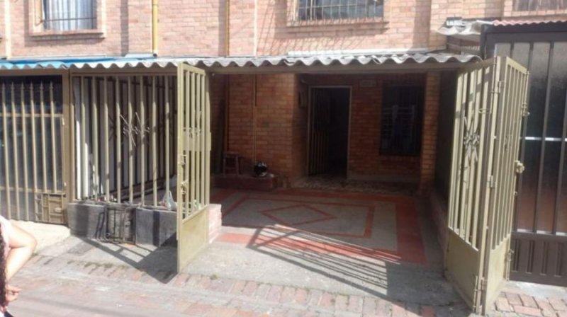 SE VENDE BONITA CASA CON EXCELENTES MATERIALES EN BARANDILLAS ZIPAQUIRA CUNDINAMARCA