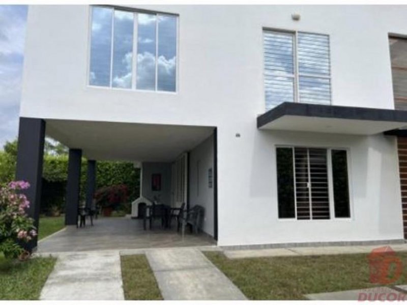 Casa en Venta en Tres Esquinas. Tuluá, Valle del Cauca